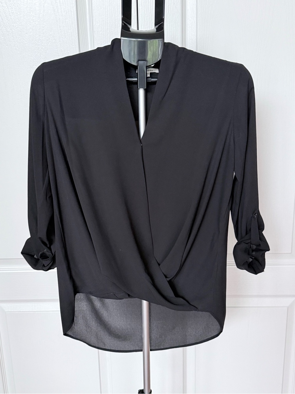 Pleione Black Draped Surplice V-Neck Roll-Tab Sleeve Blouse Size Small🖤